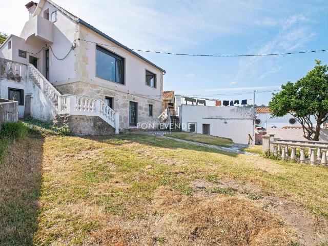 Chalet en venta en Marín. Casa en Mogor con vistas a la ría,bodega y garaje. Chalets.