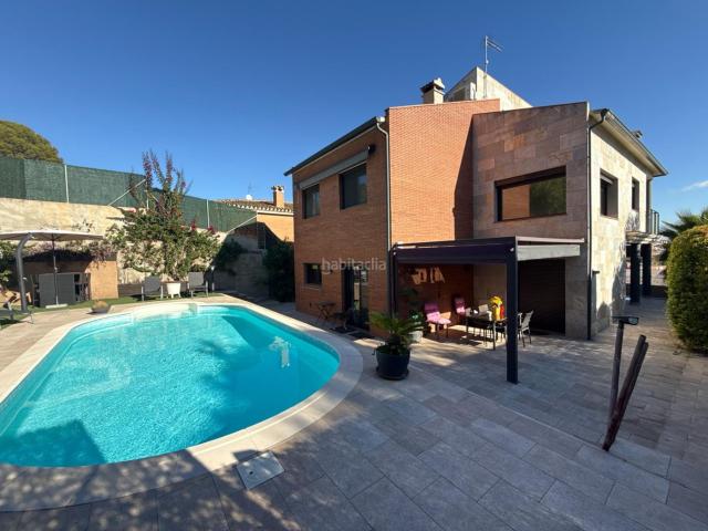 Chalet en venta en Masquefa. Una casa CON ASCENSOR que enamora en Masquefa espacio, luz y calidad de vida. Chalets.
