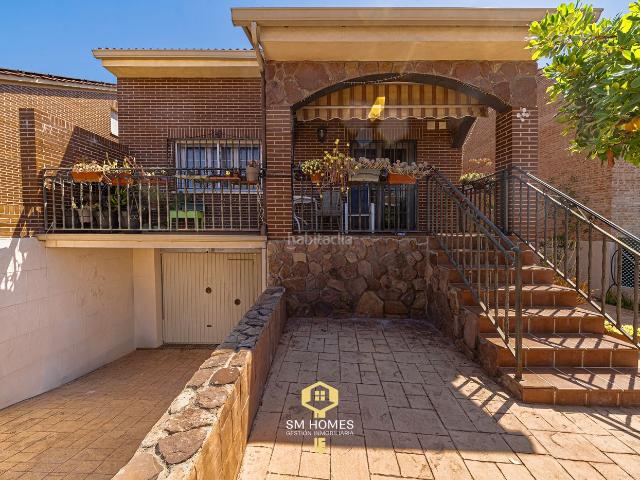 Chalet en venta en Meco, Meco pueblo. Chalet independiente en Meco. Chalets.