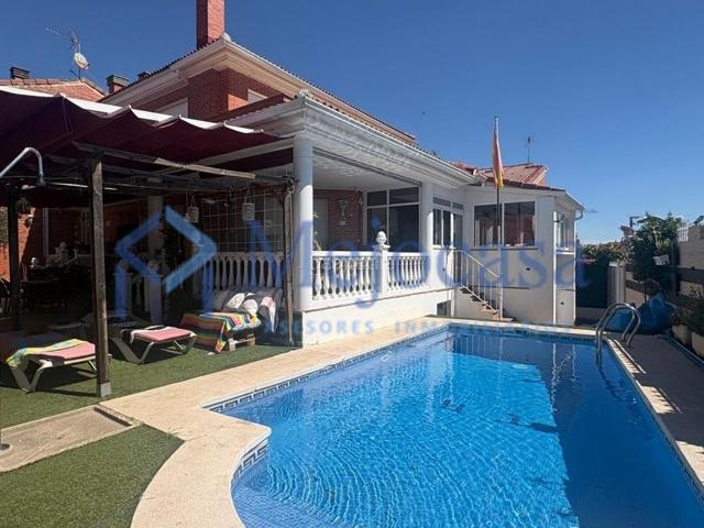 Chalet en venta en Meco, Meco pueblo. Chalet Pareado en esquina con parcela de 370 metros. Chalets.