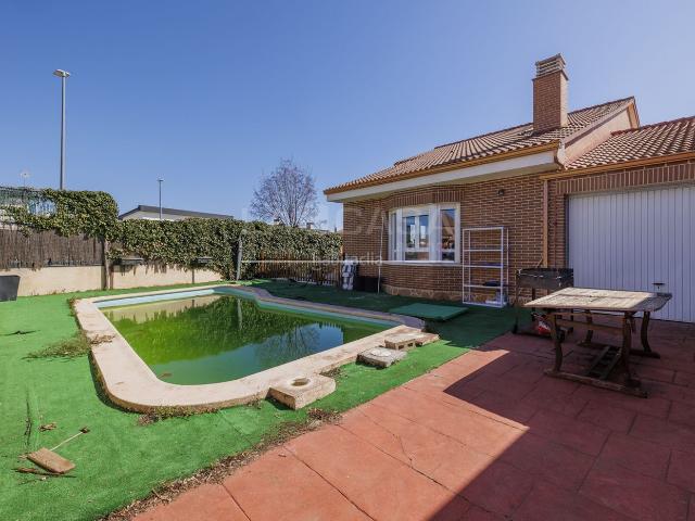 Chalet en venta en Meco, Meco pueblo. Chalets.