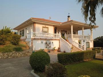 Chalet en venta en Medellín. CHALET URBANO EN EL QUINTO CECILIO. Chalets.