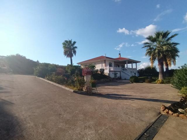 Chalet en venta en Medellín. CHALET EN GRAN URBANIZACIÓN MEDELLÍN. Chalets.