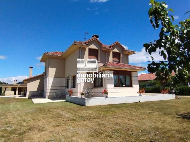 Chalet en venta en Medina de Pomar. PRECIOSO CHALET INDIVIDUAL EN UNA DE LAS MEJORES URBANIZACIONES DE MEDINA. Chalets Medina de.