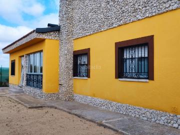 Chalet en venta en Medina del Campo. CASA EN MATAPOZUELOS. Chalets Medina del.