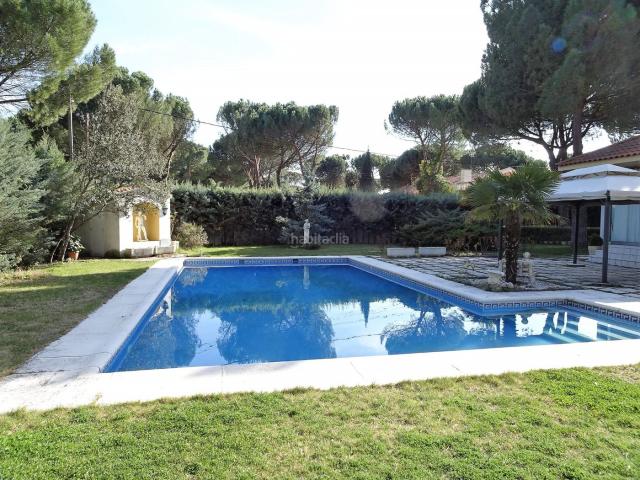Chalet en venta en Medina del Campo. Chalet independiente con piscina en parcela de más de 2.000 m2. Chalets Medina del.
