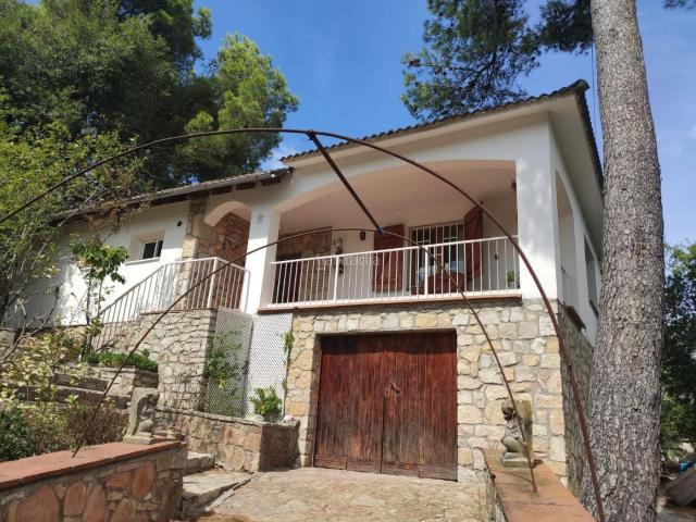 Chalet en venta en Mediona. Casa a la venta en urbanización Font del Bosc. Alt Penedes. Chalets.