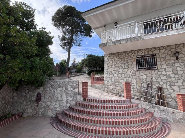 Chalet en venta en Mediona. Cerca del centro de la urbanización. Chalets.