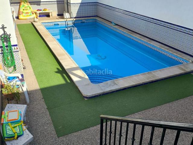 Chalet en venta en Mengíbar. bonita vivienda con gran piscina en venta. Chalets.