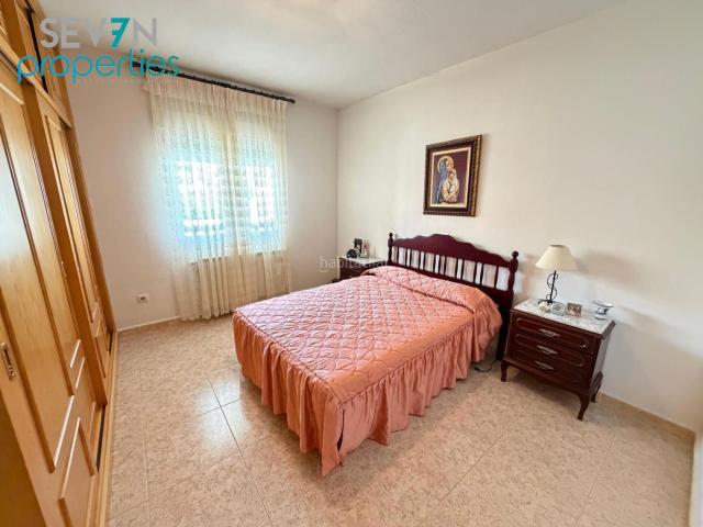 Chalet en venta en Méntrida. CHALET EN CASCO URBANO PARA ENTRAR A VIVIR. 3 DORMITORIOS Y 2 BAÑOS. GRAN GARAJE. Chalets.