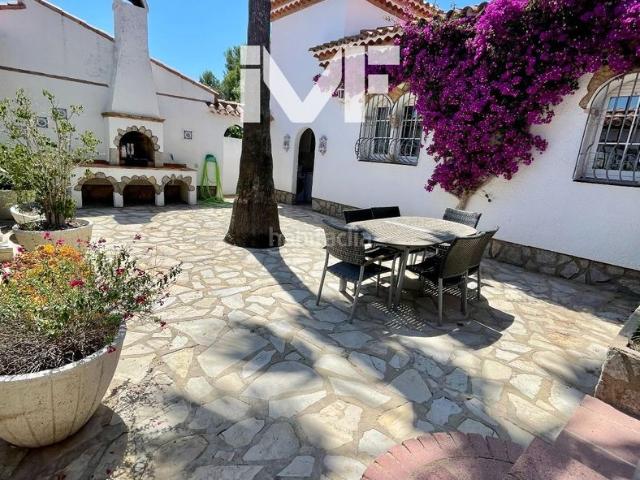 Chalet en venta en Miami Platja, Centre Costa Dorada. casi 1.000m2 de parcela Chalet independiente. Chalets Miami.