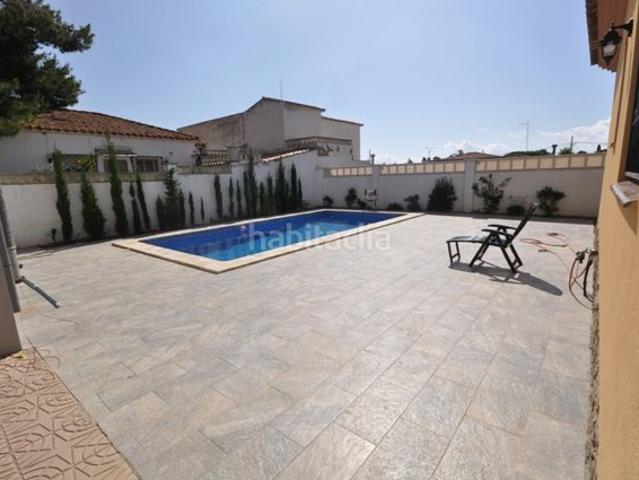 Chalet en venta en Miami Platja, Centre Costa Dorada. Bonita casa individual en el centro de Miami Playa!. Chalets Miami.