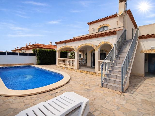 Chalet en venta en Miami Platja, Centre Costa Dorada. *En exclusiva! Chalet Independiente con licencia turística Miami Playa Costa Zefir*. Chalets Miami.