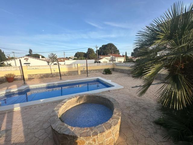Chalet en venta en Miami Platja, Centre Costa Dorada. Exclusivo chalet independiente con piscina en parcela de 700m2!. Chalets Miami.