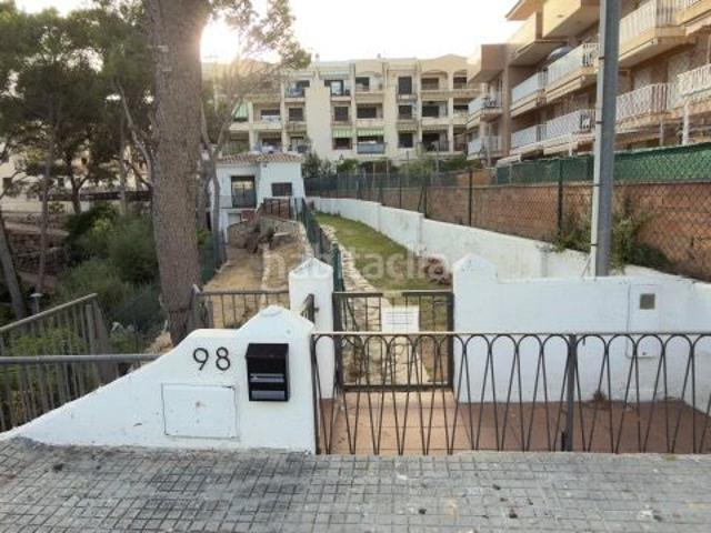 Chalet en venta en Miami Platja, Passeig Marítim Costa Dorada. CHALET INDEPENDIENTE CON ACCESO DIRECTO A LA PLAYA. Chalets Miami.