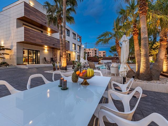 Chalet en venta en Miami Platja, Passeig Marítim Costa Dorada. Espectacular casa en Miami Platja con Licencia Turística. Chalets Miami.