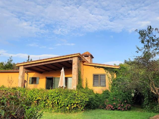 Chalet en venta en Miño. CHALET de PLANTA BAJA con finca de 2543 metros cuadrados a 1,5 km. de la playa de PERBES Miño A Coruña. Chalets.
