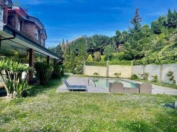 Chalet en venta en Mungia. PRECIOSO CHALET CON JARDÍN Y PISCINA. Chalets.