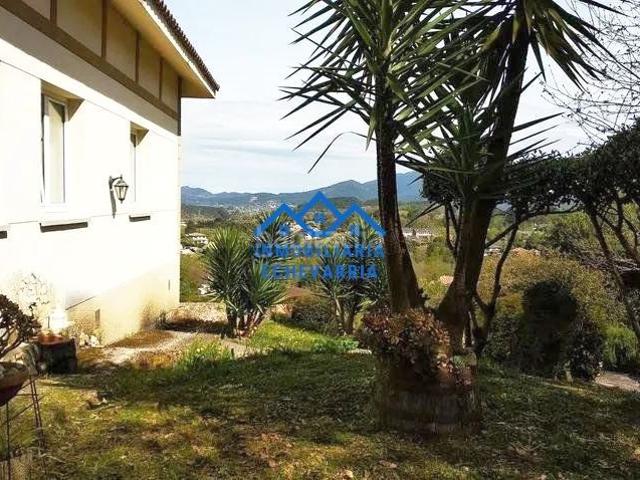 Chalet en venta en Mungia. SE VENDE CASA EN LA BILBAINA. Chalets.