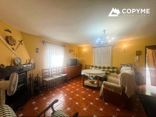 Chalet en venta en Novés. Venta de casa y parcela. Chalets.