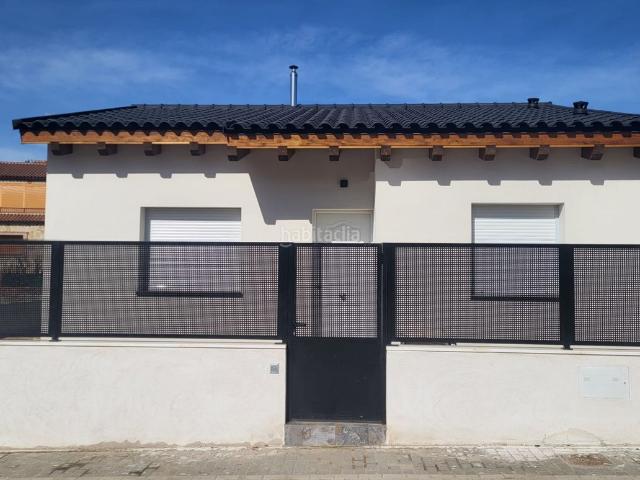Chalet en venta en Navaluenga. ÚLTIMAS 3 VIVIENDAS DE TRES DORMITORIOS DISPONIBLE A LA VENTA DE LA SEGUNDA FASE. Chalets.