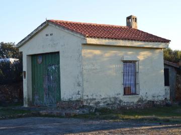 Chalet en venta en Navalvillar de Pela. Finca con mirador privado sobre el mayor tesoro azul de Extremadura. Chalets Navalvillar de.
