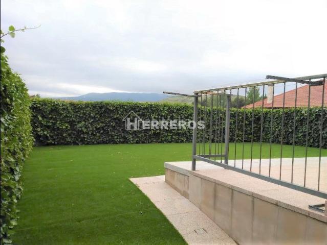 Chalet en venta en Navarrete. Pareado en venta en Navarrete, 4 dormitorios. Chalets.