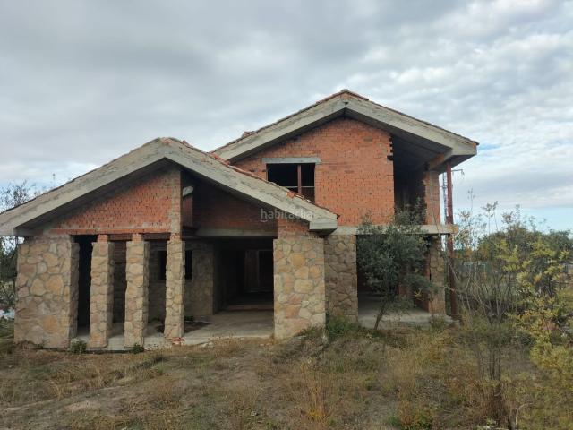 Chalet en venta en Navas de Riofrío. GRAN OPORTUNIDAD. Chalets a medio construir en precioso pueblo a 5 minutos de Segovia capital. Chalets Navas de.