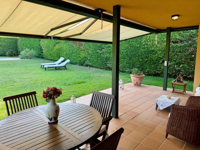 Chalet en venta en Navata. Exclusivo chalet en Golf Torremirona. Chalets.