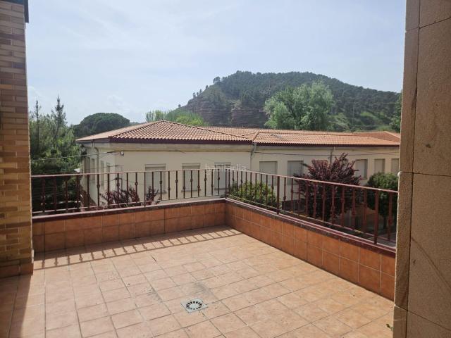 Chalet en venta en Nájera. Chalet en Nájera con jardin. Chalets.