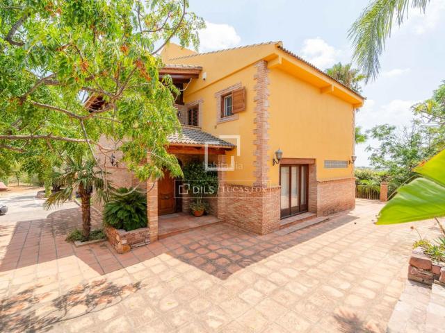 Chalet en venta en Náquera, Corral Nou Montros Estepar. Excelente casa villa con cinco dormitorios en venta en la región de Valencia. Chalets.