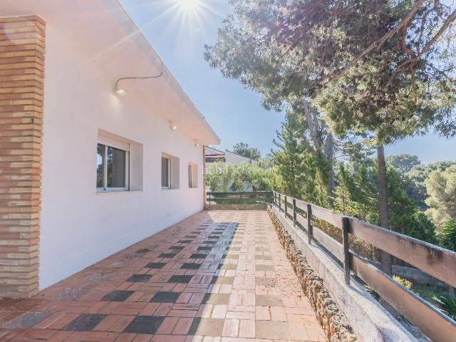 Chalet en venta en Náquera, San Miguel El Paraiso. 837 m² de parcela para vivir la casa también de puertas hacia fuera. Chalets.