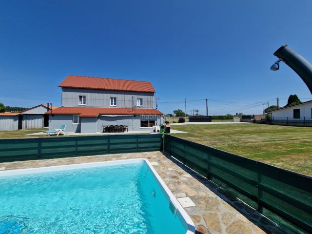 Chalet en venta en Narón, San Mateo Castro O Val. Espectacular casa con Piscina. Chalets.