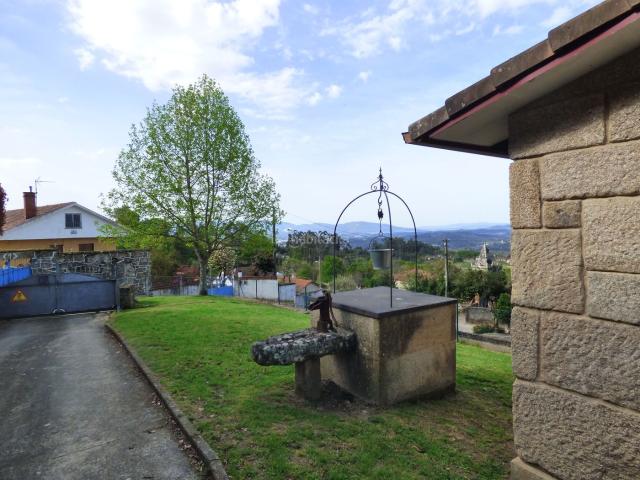 Chalet en venta en Neves As. Se vende espectacular construcción de tres viviendas de piedra en As Neves. Chalets Neves.