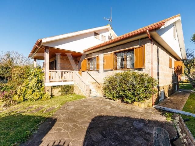 Chalet en venta en Nigrán, Nigrán Centro. Chalets.