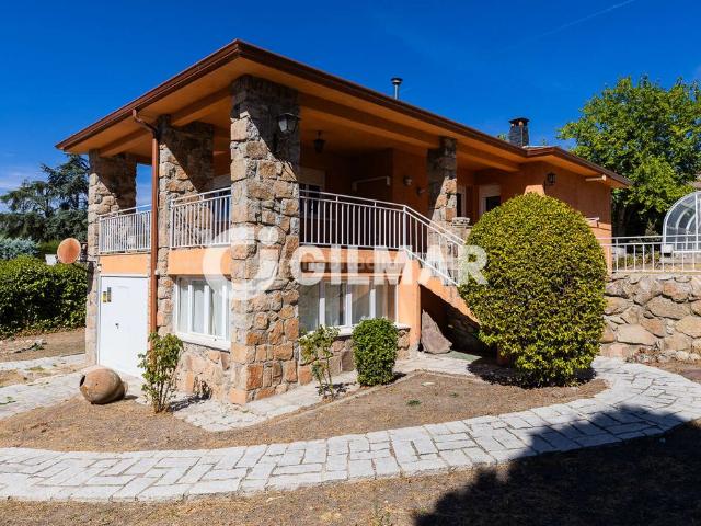 Chalet en venta en Soto del Real. Ubicado en la prestigiosa Urbanización Soto Sierra, en el corazón de Soto del Real, se encuentra este chalet independiente constru. Chalets Soto del.