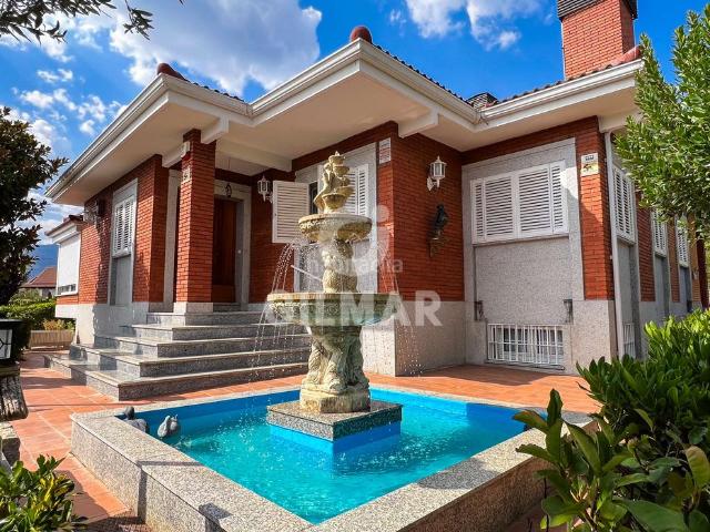 Chalet en venta en Soto del Real. Este impresionante chalet independiente se encuentra en Soto Del Real, Madrid. Cuenta con 487m2 de construcción catastral, de los. Chalets Soto del.