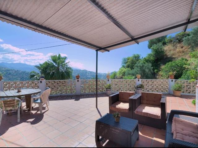 Chalet en venta en Sayalonga. Chalet en venta Caleta de Velez Trayamar con 3 dormitorios y piscina. Chalets.
