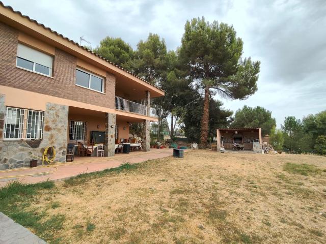 Chalet en venta en Sabadell, Castellarnau. ESPECTACULAR VIVIENDA EN ZONA PRIVILEGIADA. Chalets.