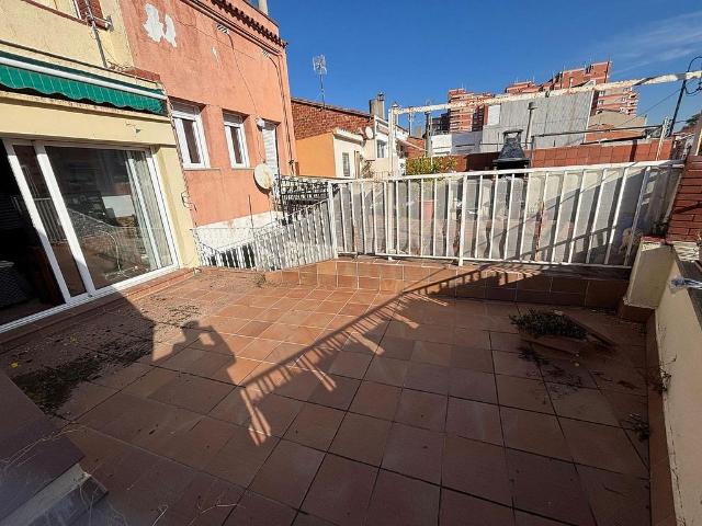 Chalet en venta en calle De la Baronia, Sabadell, de 160 m² 4 habitaciones por 480.000