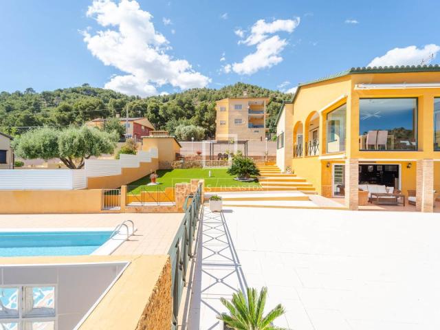 Chalet en venta en Sagunt, Doctor Palos Alto Palancia. Masía de 4 dormitorios en venta en la playa Sagunto, Valencia. Chalets.