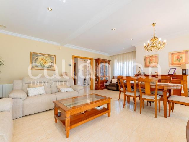 Chalet en venta en Sagunt, Doctor Palos Alto Palancia. ESPECTACULAR CHALET INDEPENDIENTE MUY LUMINOSO CON TERRAZAS Y EXCELENTES ACABADOS EN UNA DE LAS MEJORES ZONAS DE SAGUNTO. Chalets.