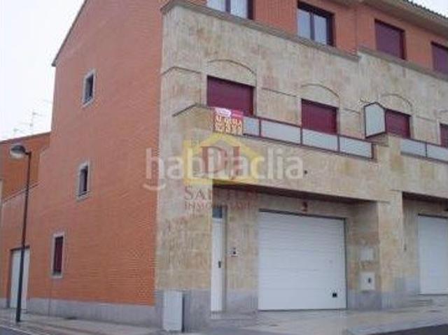Chalet en venta en Salamanca, Garrido Norte. CHALET EN PLENA CIUDAD DE SALAMANCA. DE ESQUINA A DOS CALLES. SEMI AMUEBLADO. 4 DORMITORIOS.3 BAÑOS. Chalets.