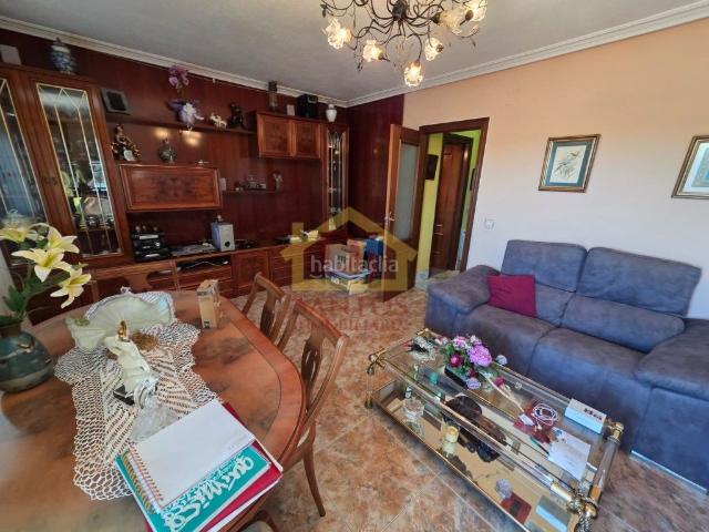 Chalet en venta en Salamanca, Rollo Puente Ladrillo. DJSANTOS le ofrece chalet en alquiler y en venta en la zona de Puente Ladrillo. Chalets.