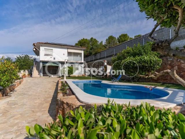 Chalet en venta en Salomó. Superficie total 236 m, chalet superficie solar 492 m, superficie útil 215 m, habitaciones dobles 4, 2 baños, aire acondicionado f. Chalets.