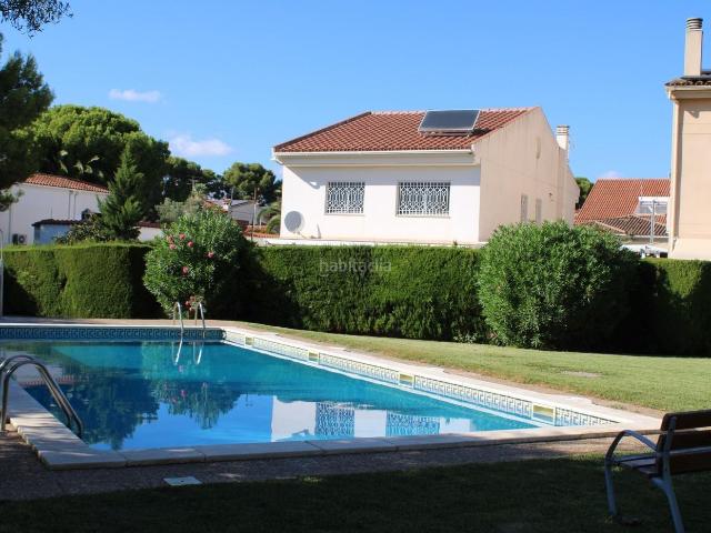 Chalet en venta en Salou, Covamar Costa Dorada. Encantador Chalet en Salou con Piscina y Jardín. Chalets.