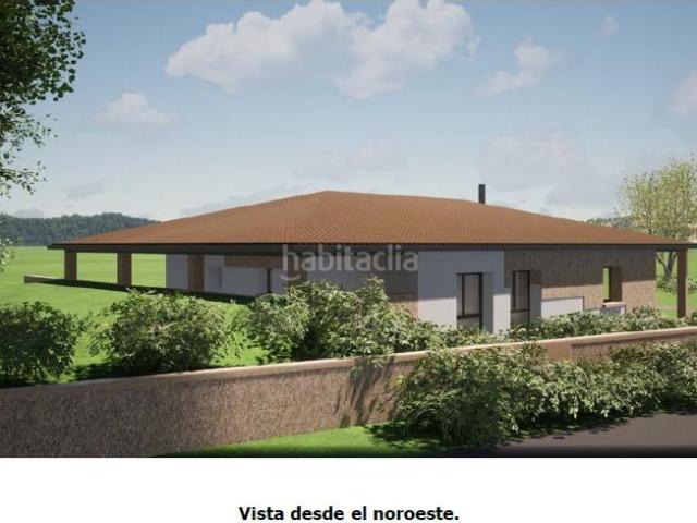 Chalet en venta en Salvaterra de Miño. Se vende casa en construcción, con licencia y proyecto, se encuentra realizada la estructura y cerramiento de piedra. Chalets Salvaterra de.