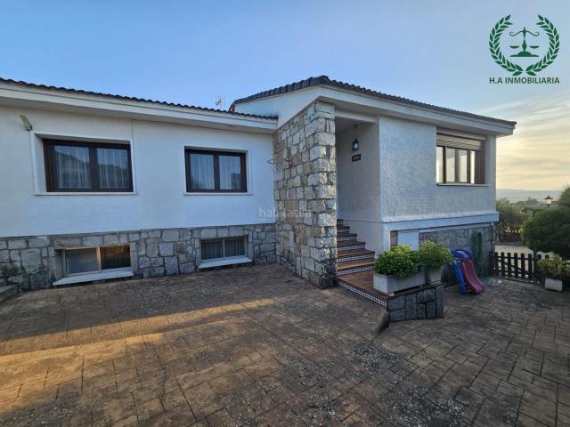Chalet en venta en San Agustín de Guadalix. Chalet independiente con parcela de 1.000 m2 y piscina privada. EL MOLAR. Chalets San Agustín de.
