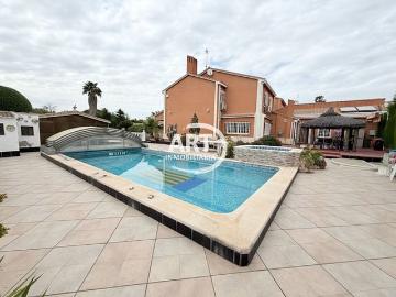 Chalet en venta en San Antonio de Benagéber, Valencia
