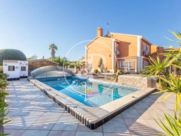 Chalet en venta en San Antonio de Benagéber, Valencia